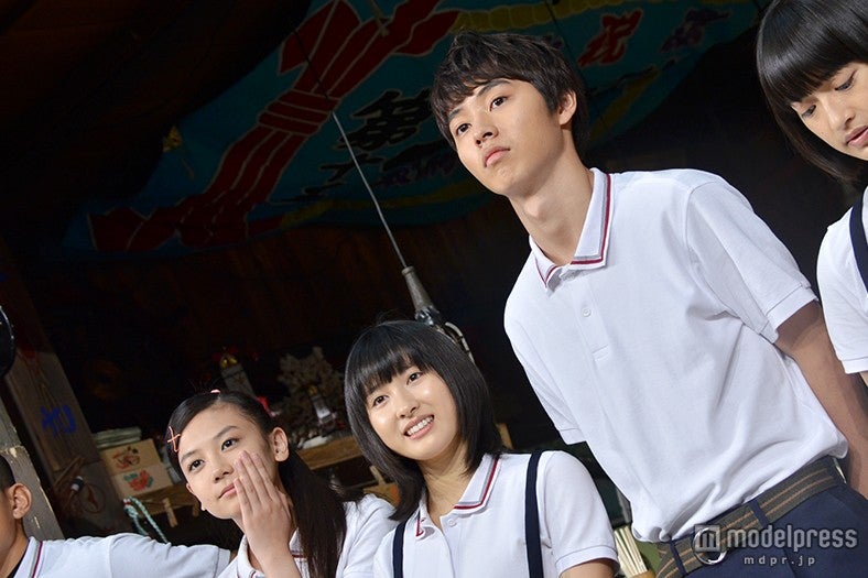 （左から）清水富美加、土屋太鳳、山崎賢人