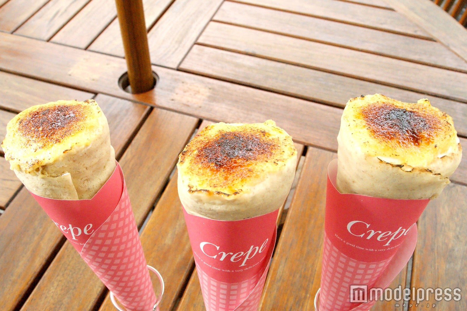 クレープブリュレはSNSでも話題沸騰中のスイーツ（C）モデルプレス