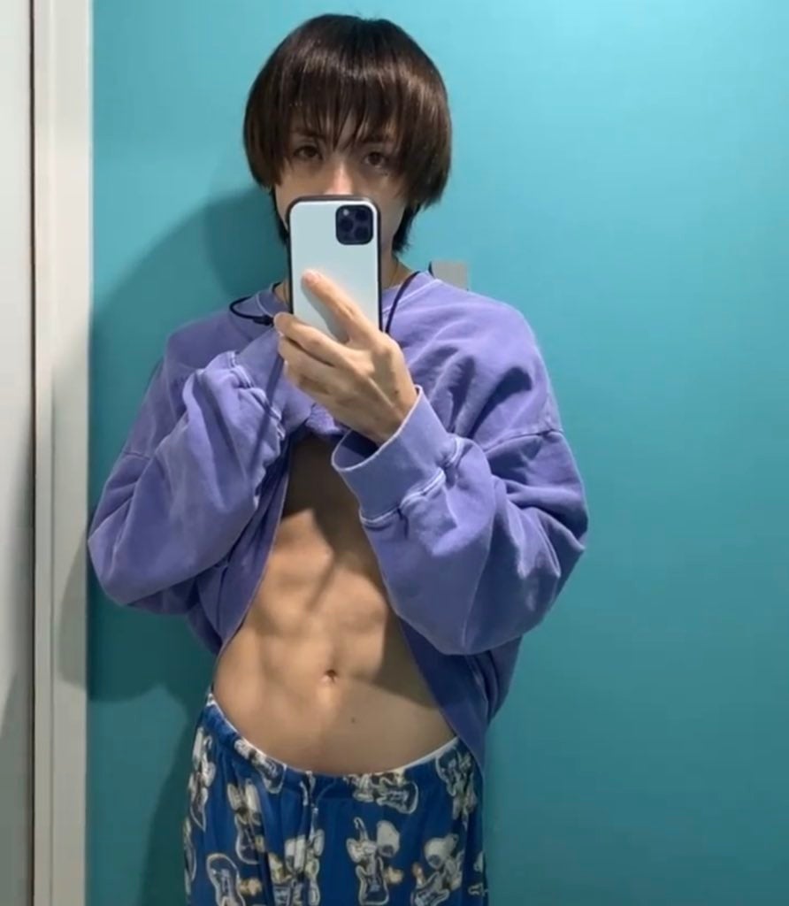 りゅうちぇる｢過去最高｣美腹筋に驚きの声殺到 ビフォーアフター公開