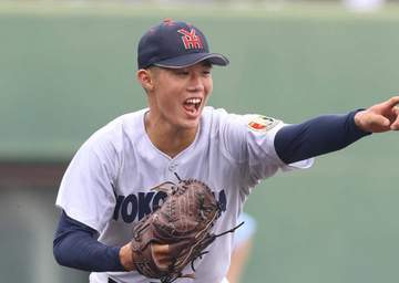 横浜が2年ぶり決勝進出 先発・福井那留とエース・小林鉄三郎が完封リレー 3番・田島陽翔がV犠飛 決勝は2年前と同じ健大高崎と激突