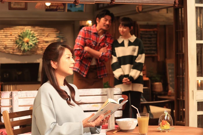 飯島直子、坂口憲二、白本彩奈「続・続・最後から二番目の恋」第7話(C)フジテレビ