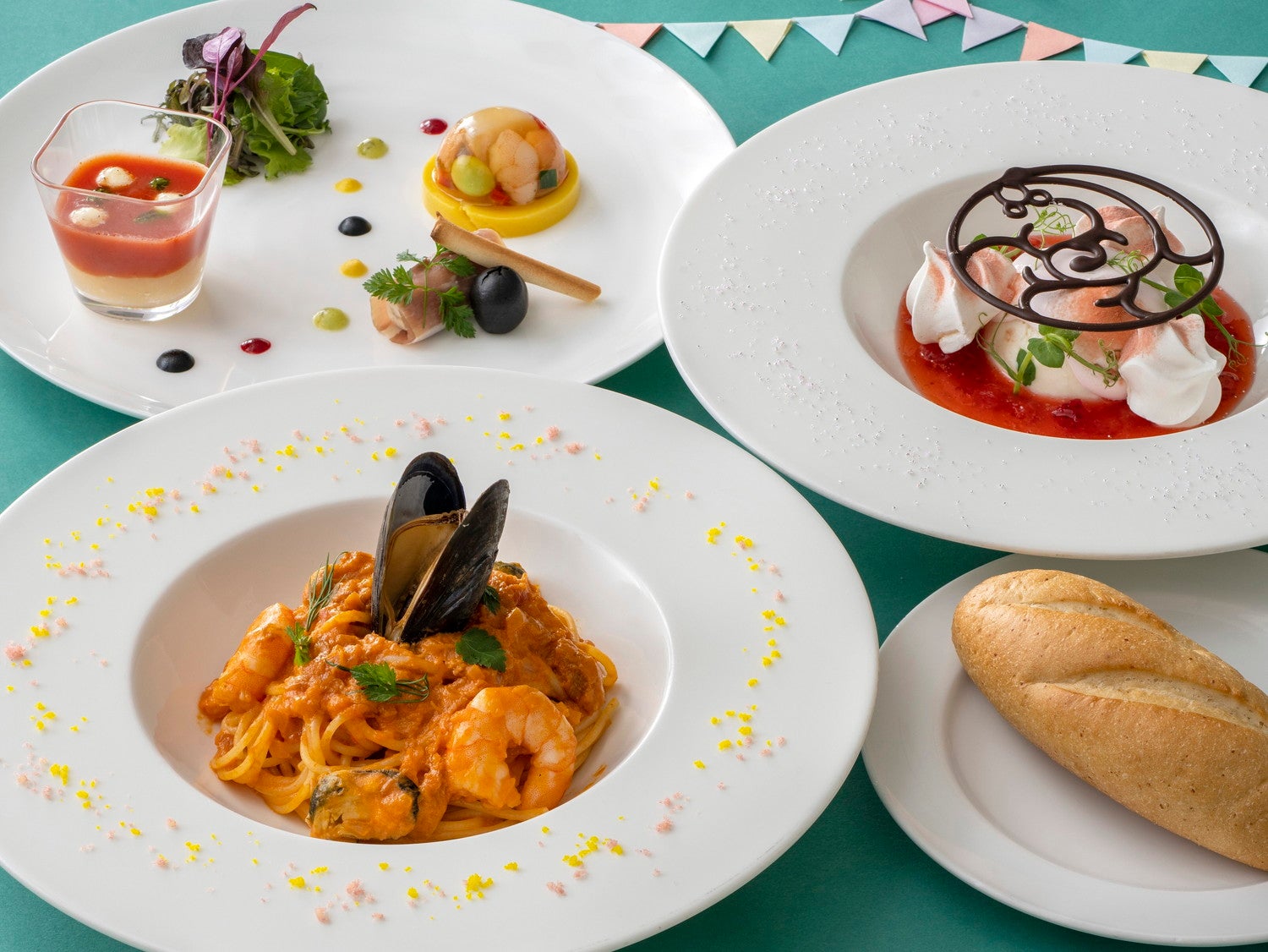 東京ディズニーランド「イーストサイド・カフェ」スペシャルキッズセット￥2,700（C）Disney