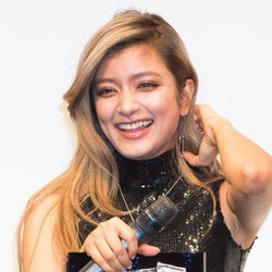 ローラ、美ボディ披露&運動モチベーションUPの”秘訣”明かす「パーソナルトレーナーになって欲しい」