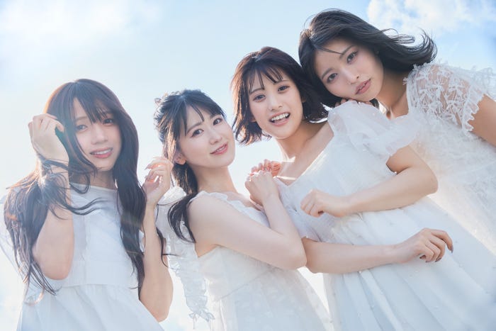 花宮初奈、花井美春、橘杏咲、松岡美里(C)撮影:三宮幹史/「天狼群オフィシャルビジュアルブック 雷轟鳴牙」(講談社/2025年9月24日発売)