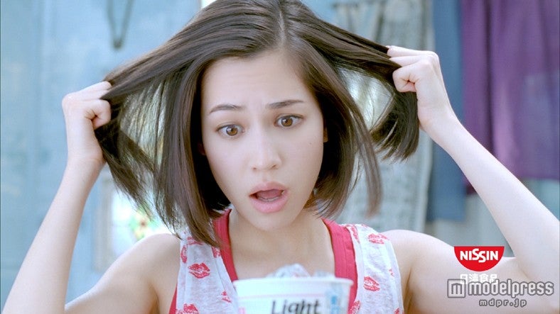 水原希子／ICEカップヌードル新CM「氷入れすぎた」篇より