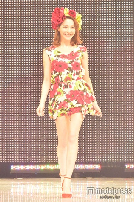 「神戸コレクション2015 SPRING/SUMMER」に出演した藤井リナ