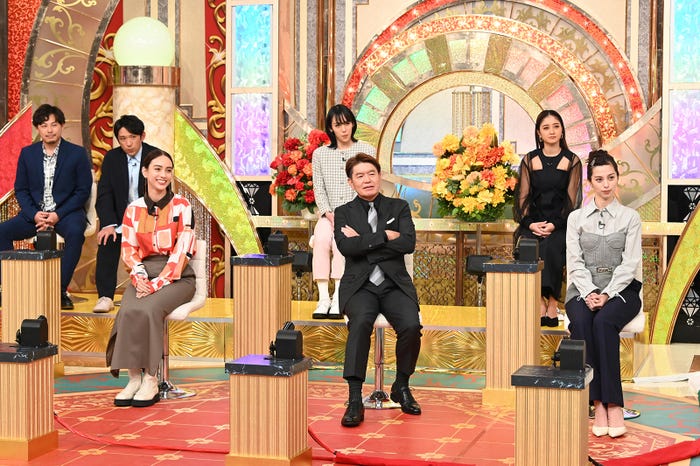 (左上から時計回りに)平子祐希、酒井健太、ryuchell、池田美優、中条あやみ、ヒロミ、滝沢カレン(C)日本テレビ