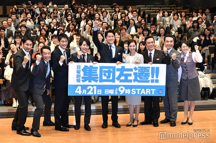 (左から)増田修一朗、迫田孝也、井之脇海、神木隆之介、福山雅治、中村アン、高橋和也、谷口翔太、橋本真実(C)モデルプレス