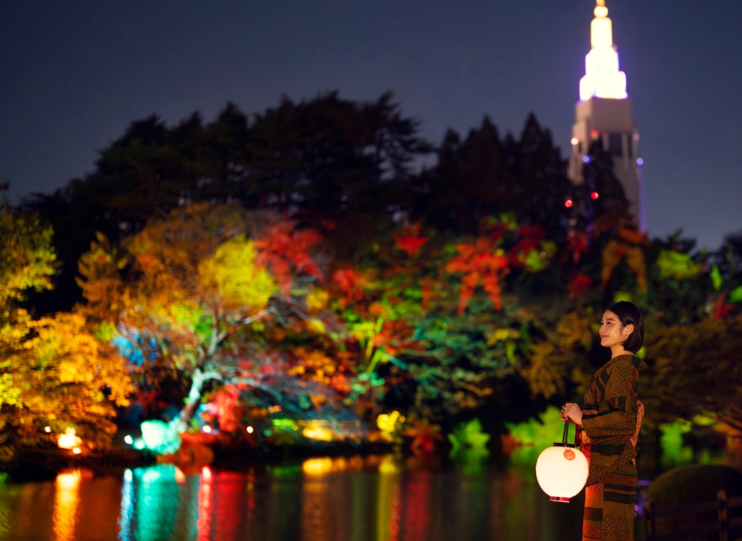 「NAKED紅葉の新宿御苑2023」都会の紅葉ライトアップを提灯片手に巡る “日本の秋”感じる飲食メニューも