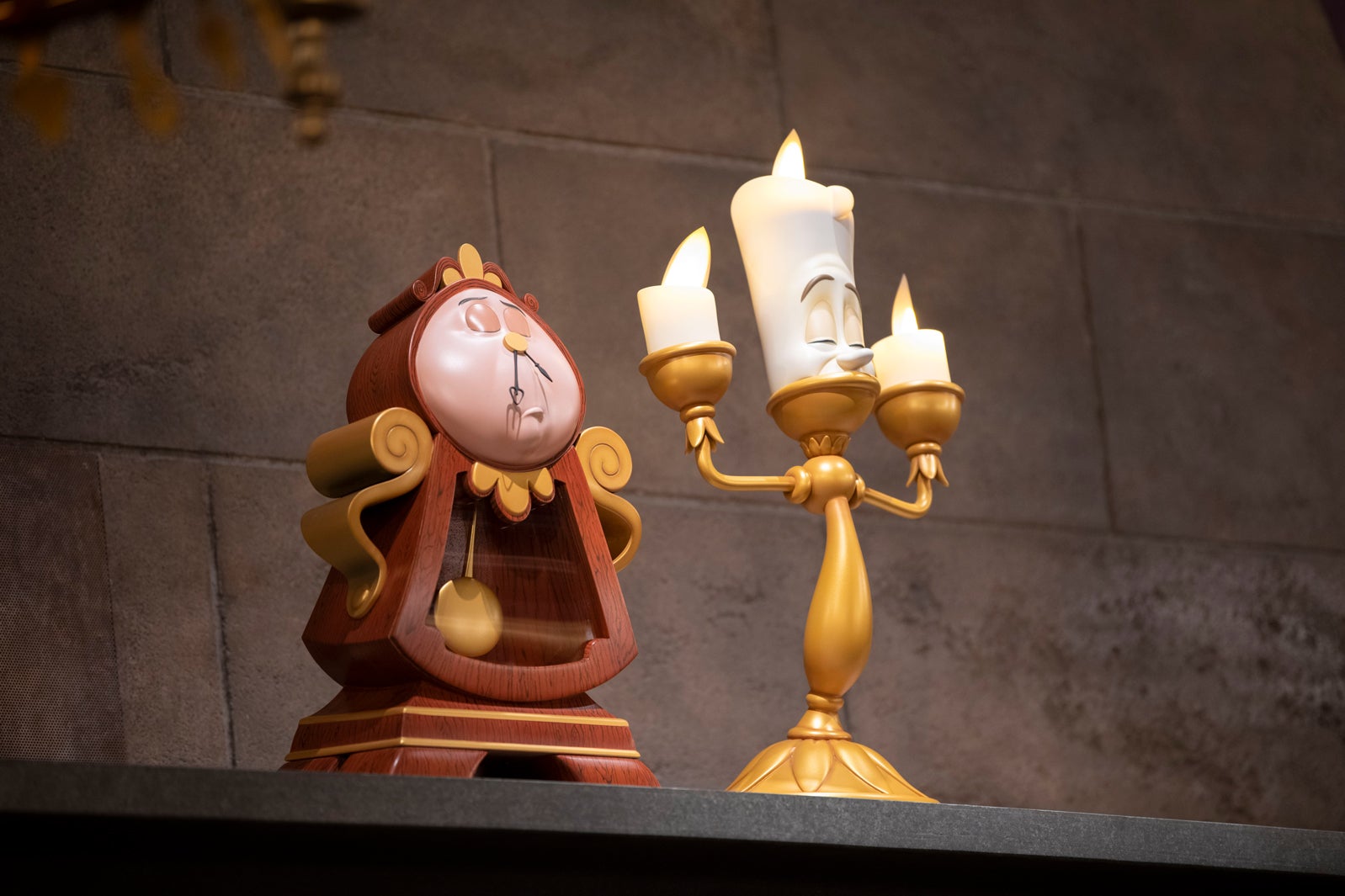 応接室／「美女と野獣“魔法のものがたり”」（C）Disney