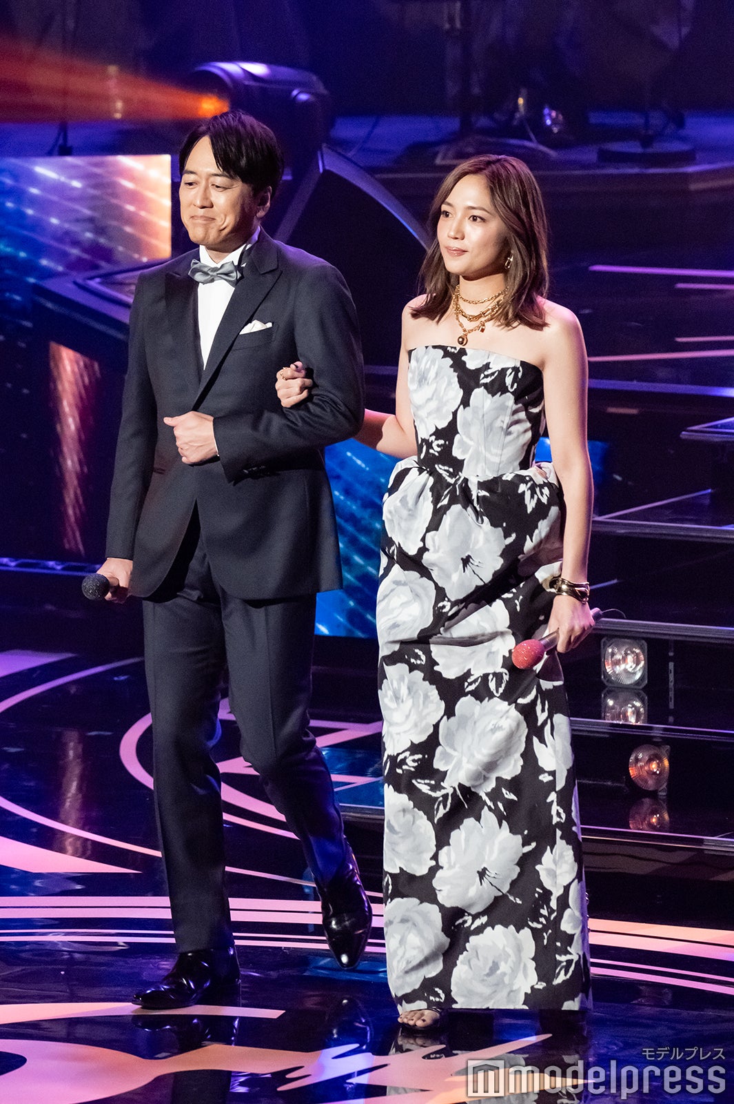 安住紳一郎アナ、川口春奈（C）モデルプレス