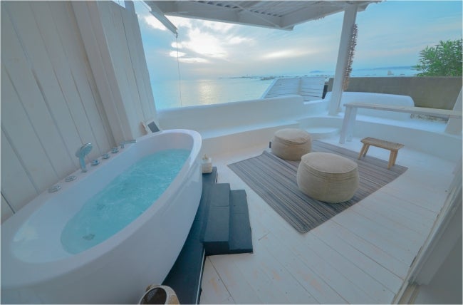 1階テラスのジャグジーから海が見える仕様に／画像提供：Link to Reality
