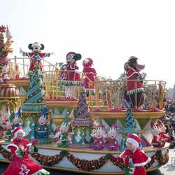 東京ディズニーランド「ディズニー・サンタヴィレッジ・パレード」(C)Disney