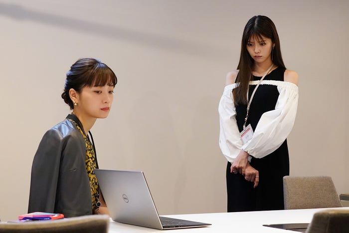 深川麻衣、鈴木ゆうか「彼女たちの犯罪」第1話より(C)読売テレビ