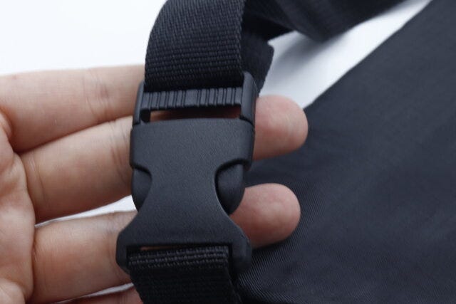 セリアのヒップバッグのバックル