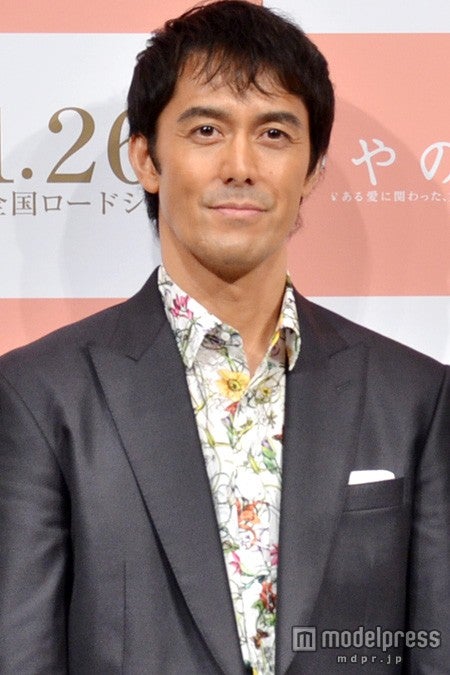 映画「つやのよる」完成会見に登場した阿部寛