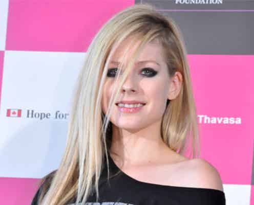 アヴリル・ラヴィーン、東京は「お買い物天国」 美肌・スタイルキープの秘訣を語る