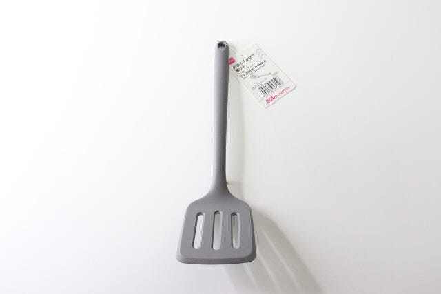 ダイソー　先がつかないシリコンターナー　商品タグ