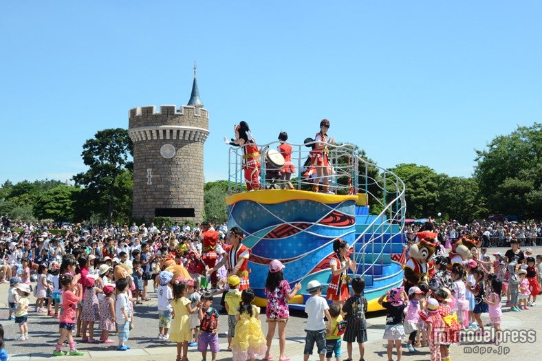 ディズニーランドの夏祭り ミッキー ミニーが舞い踊る新プログラムスタート モデルプレス