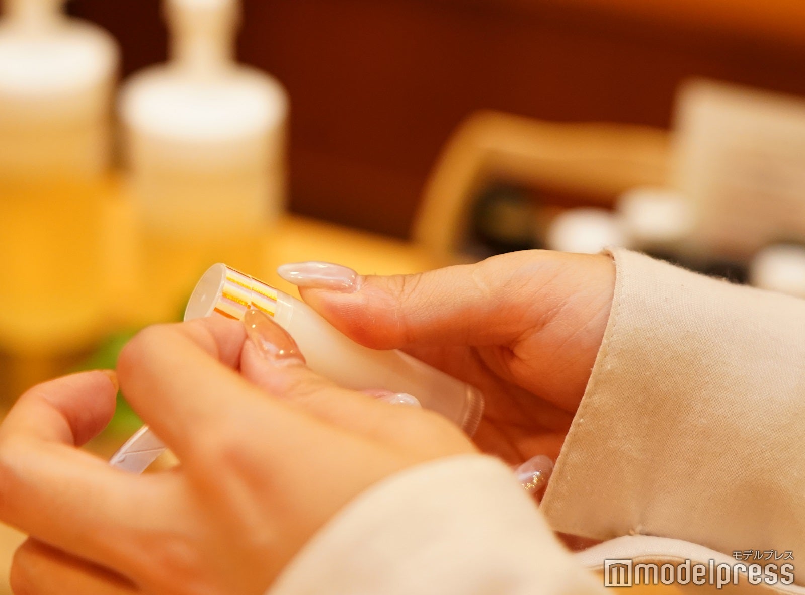 自分で選んだマスキングテープを巻きつけて…（C）モデルプレス