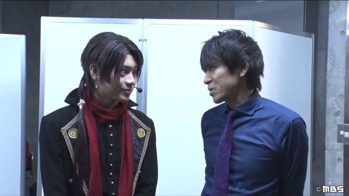 ミュージカル『刀剣乱舞』加州清光役の佐藤流司と松田誠氏(提供写真)