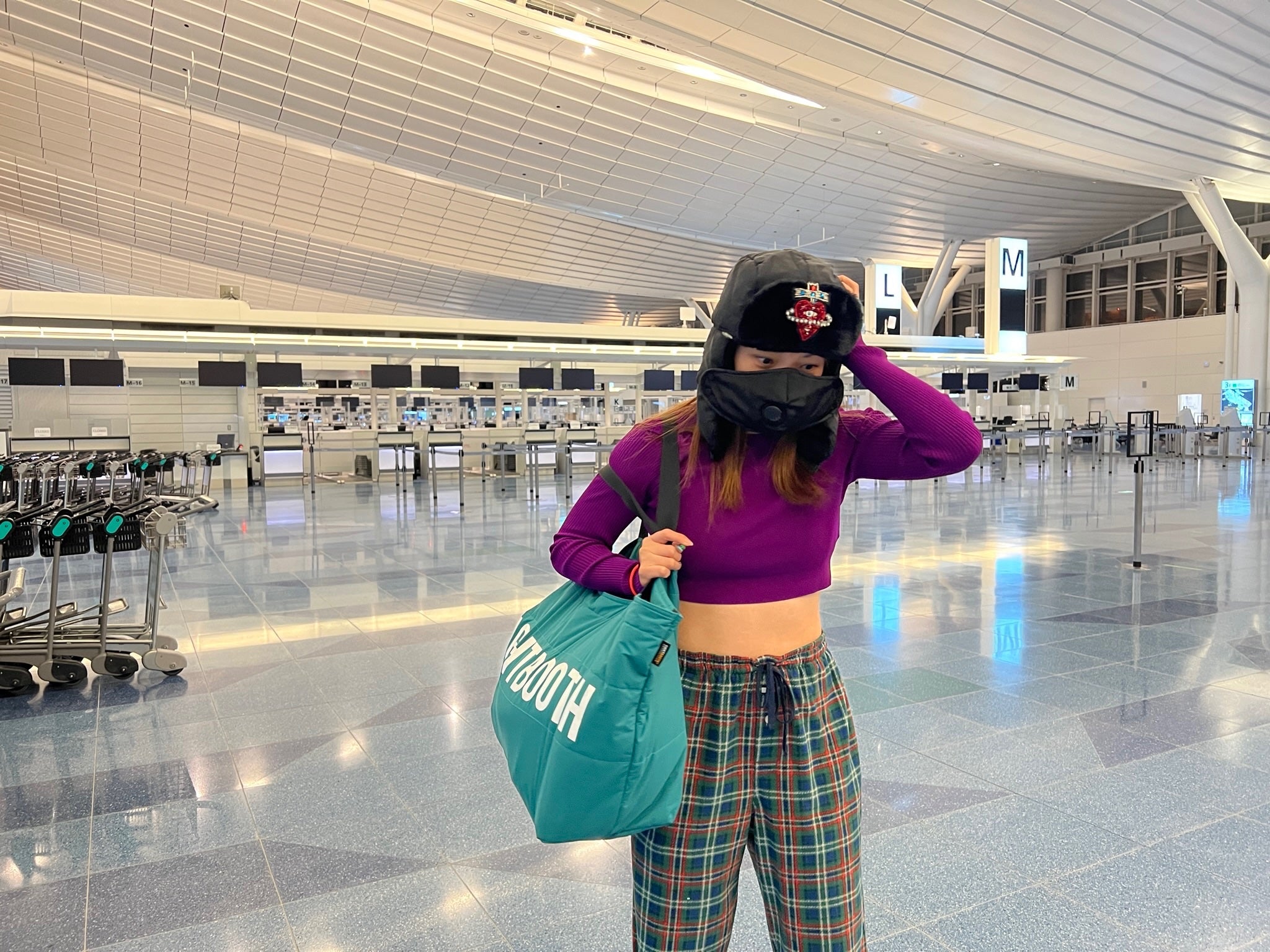 フワちゃん、痛恨のミスで海外ロケの飛行機乗れず 空港で撃沈する姿に反響