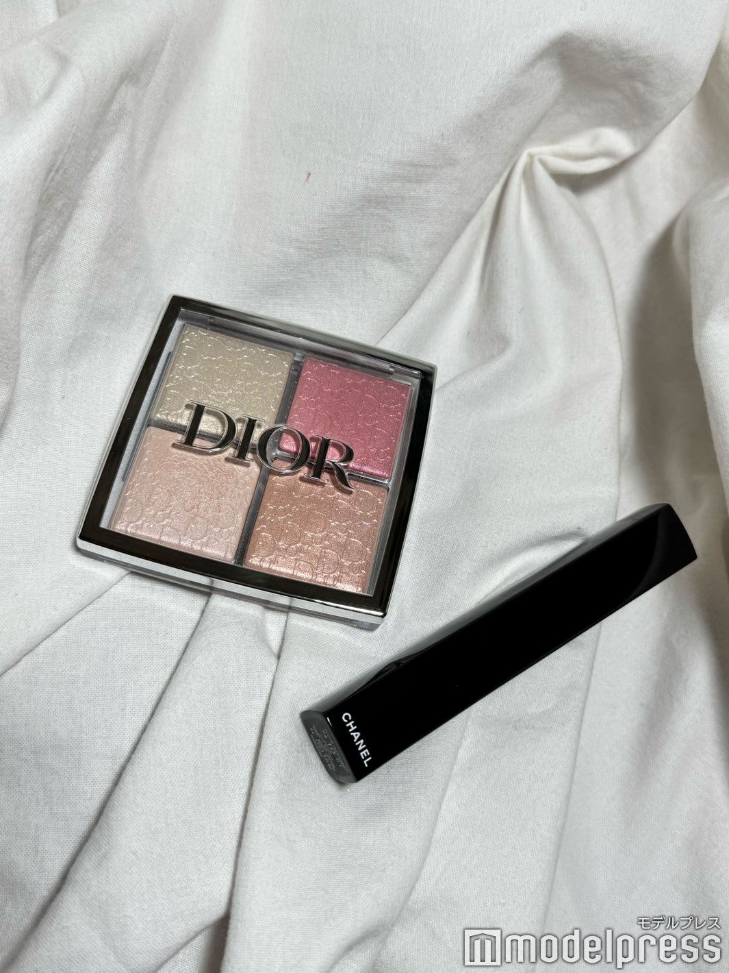 （左から）ディオールバックステージフェイスグロウ パレット 004 ローズゴールド、ヌワール アリュール 10 ヌワール（神楽ゆあ私物）