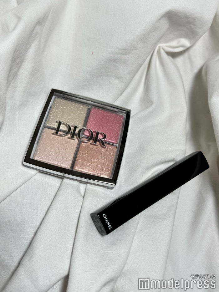(左から)ディオールバックステージフェイスグロウ パレット 004 ローズゴールド、ヌワール アリュール 10 ヌワール(神楽ゆあ私物)