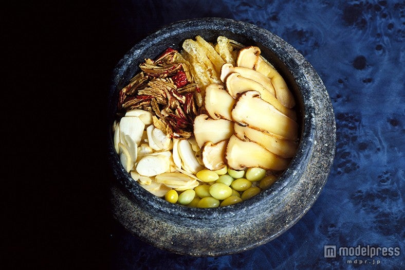 石釜で炊いた栄養石釜ご飯（松茸）／画像提供：韓国観光公社