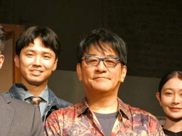ピエール瀧 18年ぶり舞台出演でラジオパーソナリティー役 ハガキ職人との絆描く物語に「非常に意義のあること」