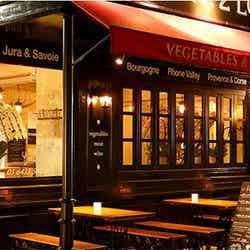 パリの街角にありそうなお洒落な外観/画像提供:野菜がおいしいダイニング LONGING HOUSE