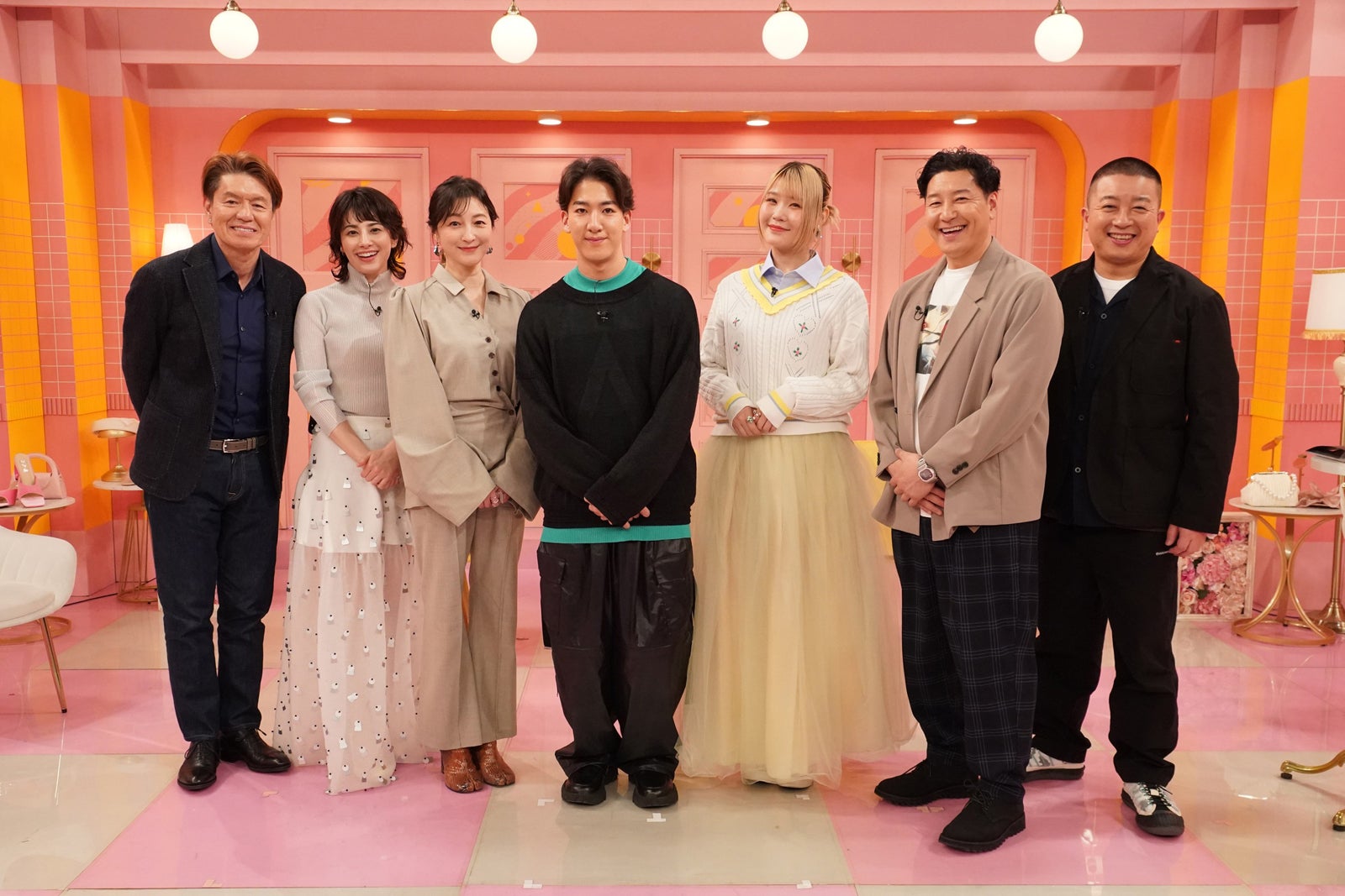 （左から）ヒロミ、ホラン千秋、広末涼子、尾上右近、ハラミちゃん、チョコレートプラネット（長田庄平、松尾駿）（C）フジテレビ