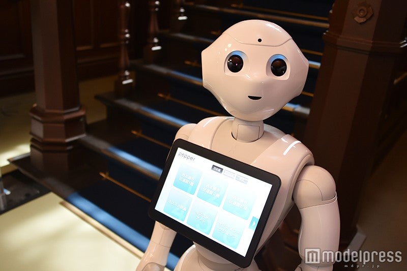 顔を認識して話しかけてくれる／Pepper（C）モデルプレス