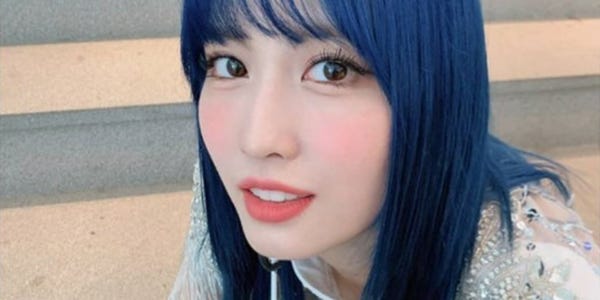Twiceモモ 青髪に絶賛の声 ジヒョは赤髪に モデルプレス Twiceモモ 青髪に絶賛の声 ジヒョは赤髪に モデルプレス