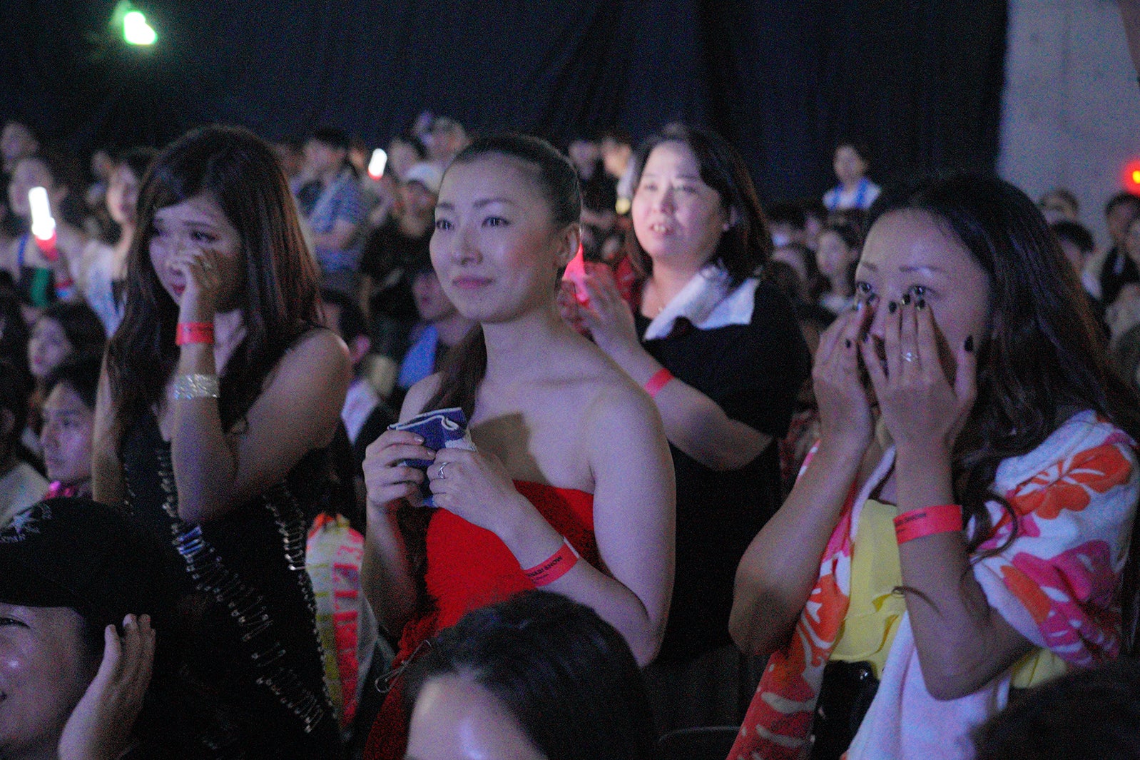 「WE ◆ NAMIE 特別応援上映」の様子（提供写真）