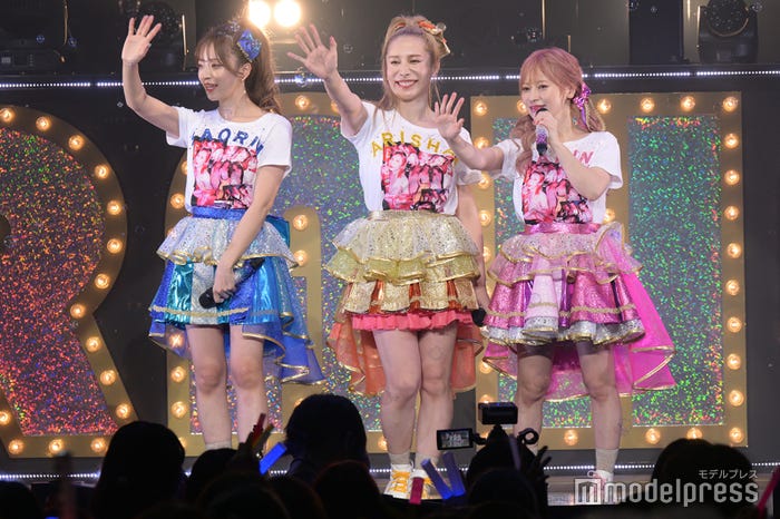 「ヘラヘラ三銃士 2ndコンサート 2022 夏 ~熱烈美々~」より(C)モデルプレス