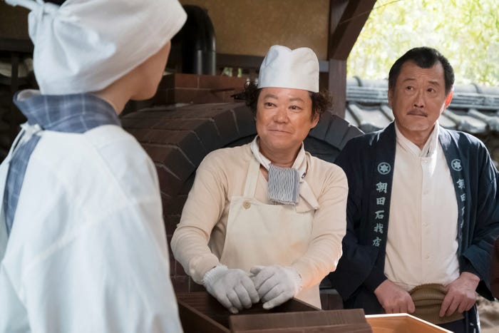 阿部サダヲ、吉田鋼太郎「あんぱん」第9週場面写真(C)NHK