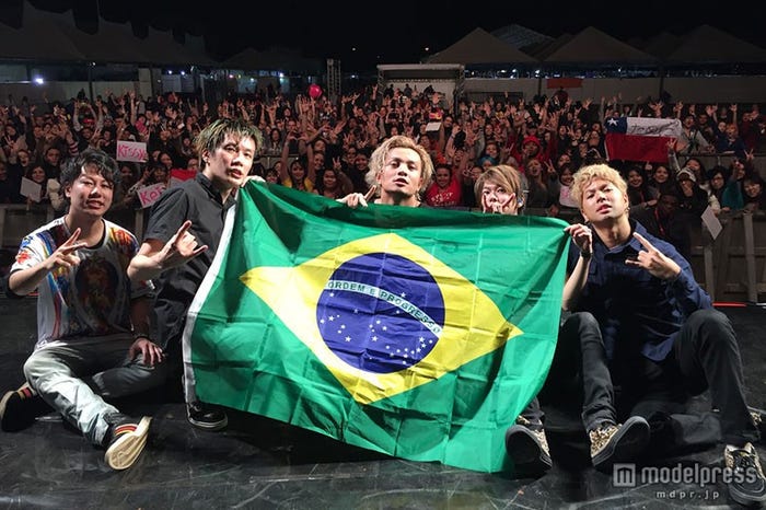 「Anime Friends2015」に出演したINKT(左から)kissy、Kei、KOKI、SASSY、mACKAz