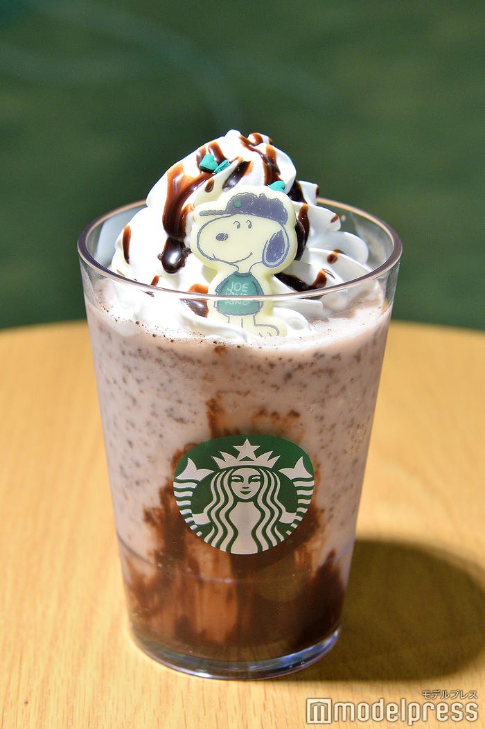 ジョー カインド スヌーピー キャラメル チョコレート オーツミルク フラペチーノ(C)モデルプレス