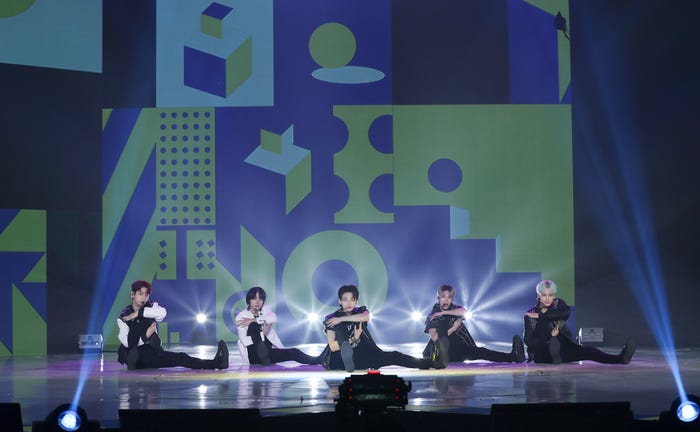 TOMORROW X TOGETHER(P)&(C) BIGHIT MUSIC