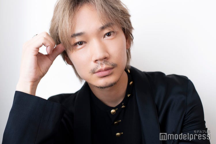 綾野剛 楽園 インタビュー 何もない僕 だった俳優デビュー時を回顧 人は人に見つめられて初めて人になる モデルプレス 綾野剛 楽園 インタビュー 何もない僕 だった俳優デビュー時を回顧 人は人に見つめられて初めて人になる モデルプレス