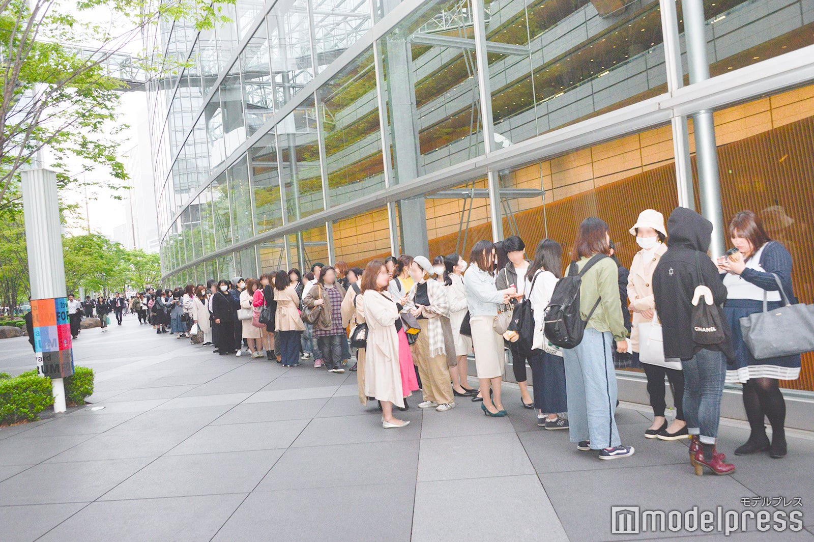 完成披露試写会に並ぶ長蛇の列（C）モデルプレス