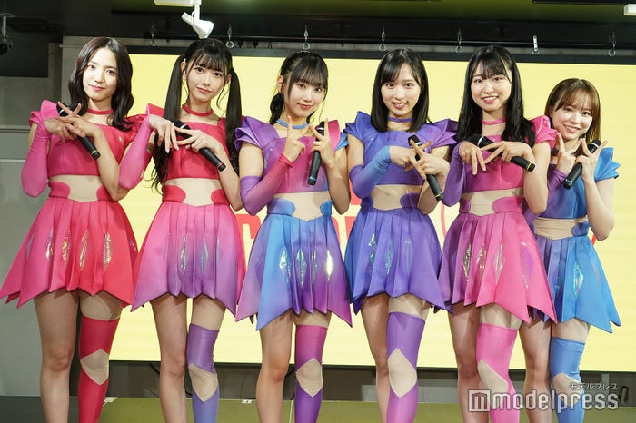 MIU(下尾みう)、ERII(千葉恵里)、SURRY(徳永羚海)、YUI YUI(小栗有以)、NARU(倉野尾成美)、ZUCKY(山内瑞葵)(C)モデルプレス