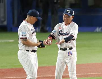 ヤクルト 異例登板のオスナ「燃えましたね」登板は志願だった 池山監督「投げたいというのを聞いてたみたい」