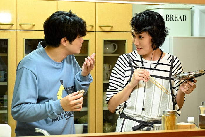 森崎ウィン、板谷由夏「ブラックファミリア~新堂家の復讐~」第2話より(C)読売テレビ