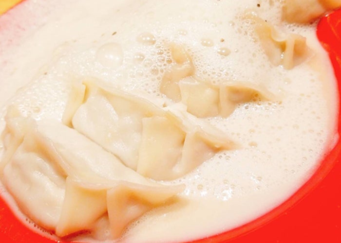 「餃子バル ぴこれ」桜エビとホタテの濃厚ホワイト泡餃子／画像提供：AATJ株式会社