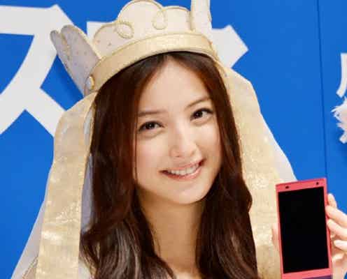 佐々木希、キュートなスカート“三蔵法師”になりきり 大物タレントもべた褒め