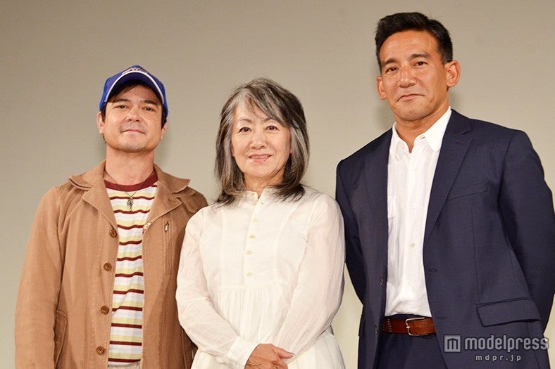 映画「手をつないでかえろうよ」の制作発表会見を行った川平慈英、奈良橋陽子監督、野村祐人プロデューサー【モデルプレス】