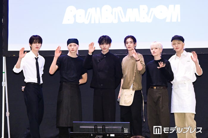 (左から)TAESAN(テサン)、SUNGHO(ソンホ)、JAEHYUN(ジェヒョン)、LEEHAN(イハン)、RIWOO(リウ)、WOONHAK(ウンハク)(C)モデルプレス