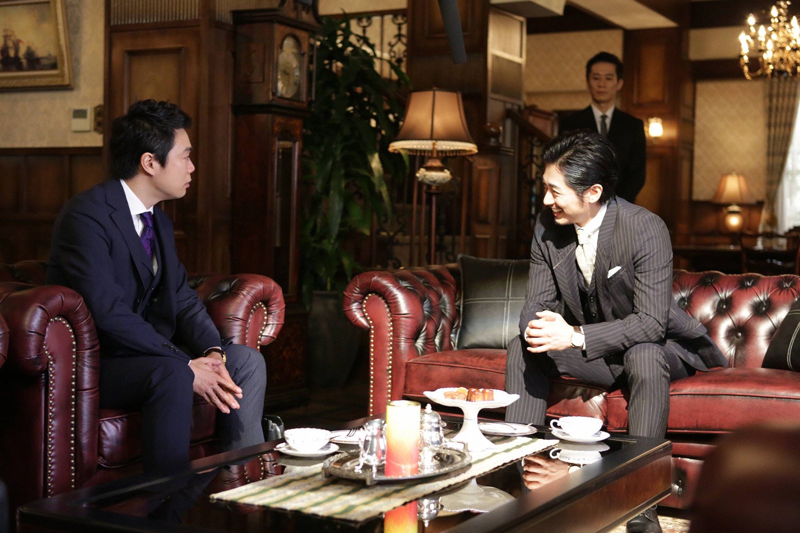 尾上寛之、ディーン・フジオカ／「モンテ・クリスト伯 ー華麗なる復讐ー」第5話より（C）フジテレビ